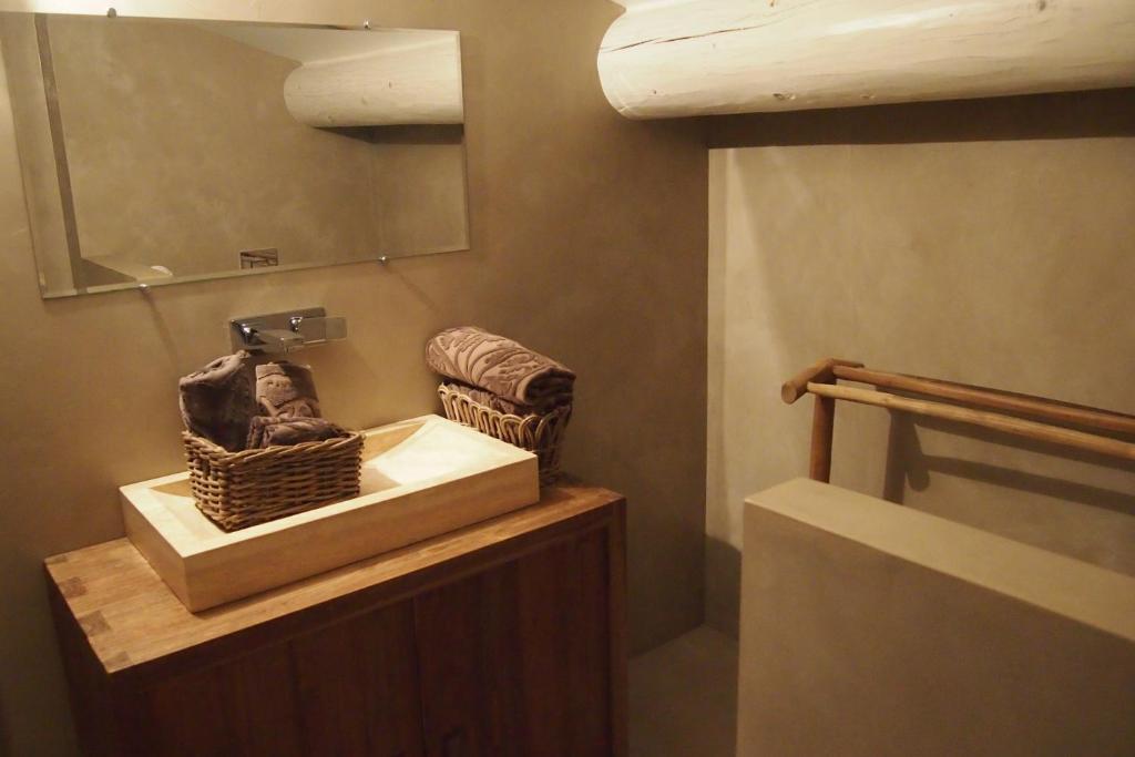 La Maison Des Collines Hotell Allemagne-en-Provence Rum bild